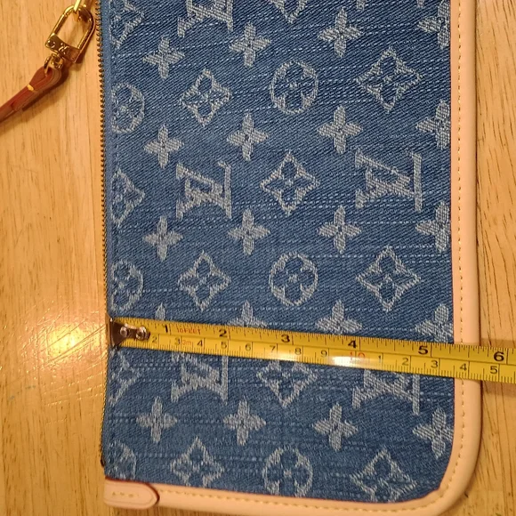 denim fashion inspired wristlet - Picture 3 of 4